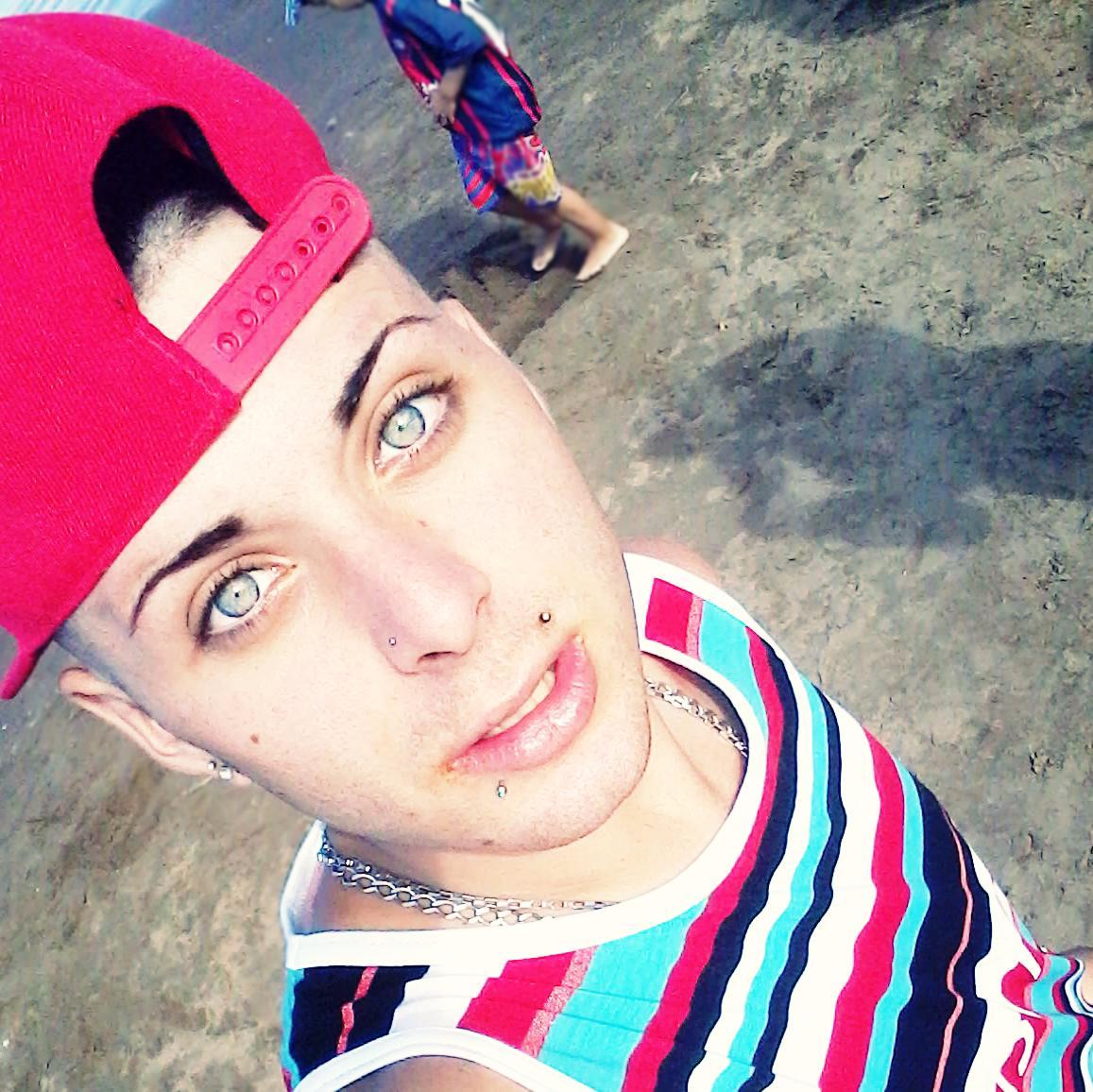Emmm soy yony :) Tengo 16 años Soy De River♥ :)
https://t.co/YpCk1nfHyT http://t.co/dXhLRGRLYY