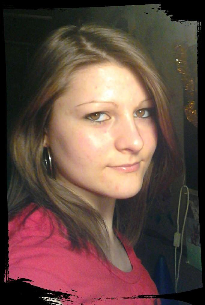 aurorefossier's profile picture. j'aime les animaux comme les chien chat et chien chilla et oiseaux je suis bisous