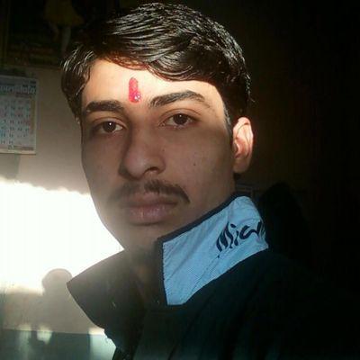 स्वाभिमानी मराठा आहे
मी इमान आपलं मातीशी वाहिली आहे
निष्ठा फक्त छत्रपतींच्या पायाशी...
छत्रपतींची निष्ठा हीच आमची प्रतिष्ठा...