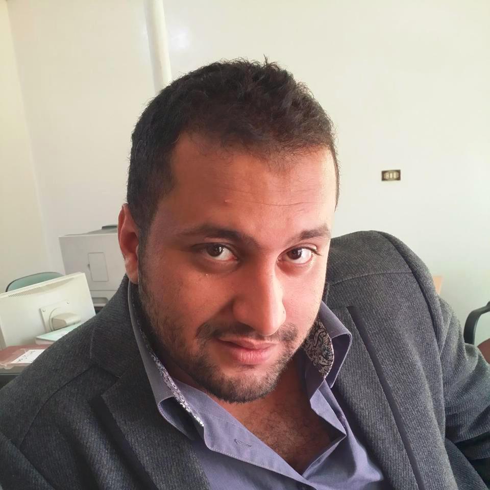 كاتب صحفي