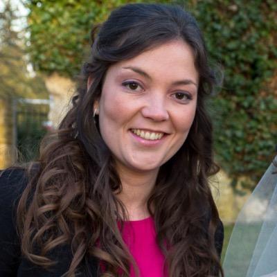 Chanteuse lyrique, mezzo-soprano. Mais aussi grande passionnée de tous les sports.