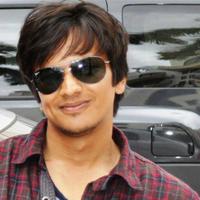 Vishrut R (@vishrutr7) 's Twitter Profile