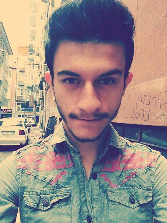Yaşım 19 boyum 1.74 ikizler burcuyum esmerim :)
