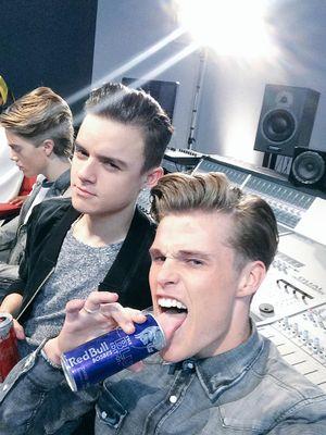 ik rt alles met #KCA #VoteBBrave :)