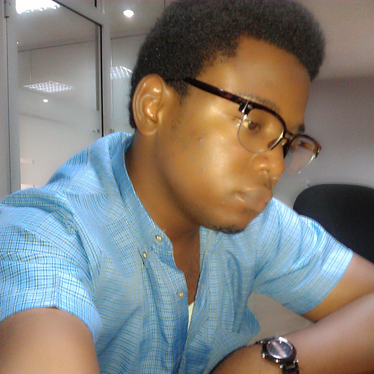 E-commerce entrepreneur, web designer, giving inside scoop to businesses, influence-rs etc