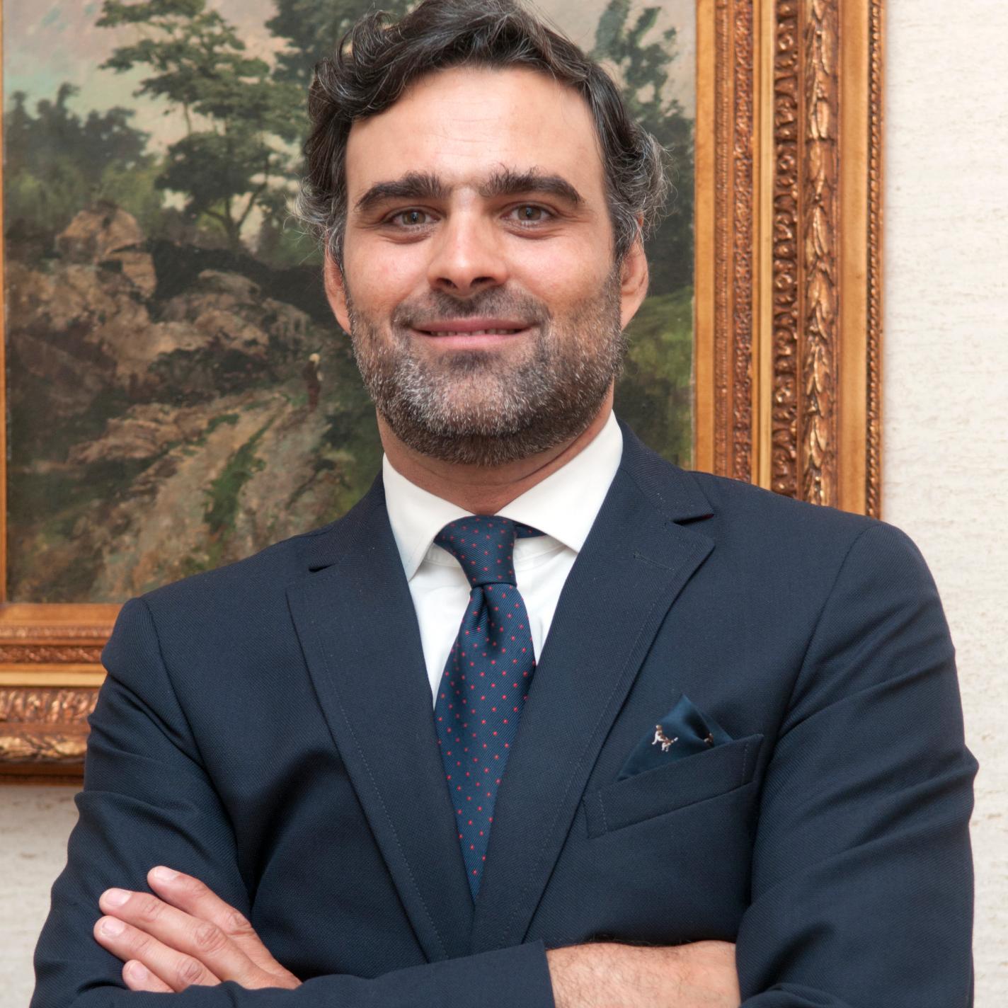 tflemingsilva's profile picture. Viveu em Londres e em Madrid. Regressou por amor ao Porto. Recebeu prémios internacionais. Há 25 anos que está ligado aos sectores financeiro e de retalho.