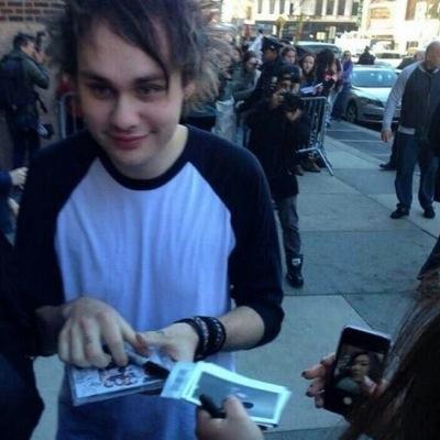 follow @abductingmalum bc she gave you this free follow
