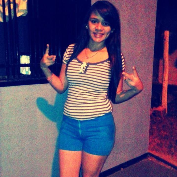 Bipolar, loca, impulsiva, explosiva, estrovertida pero de buen corazon.!