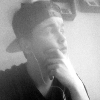 Wesley is de naam.
groot youtube freak :3
Enzoknol
Matthy
Rick3W.D.G