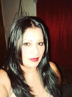 Agradecida con Dios por todas las cosas hermosas q a través de mi vida me a dado... Dos bellísimas hijas, salud y unos padres excelentes...