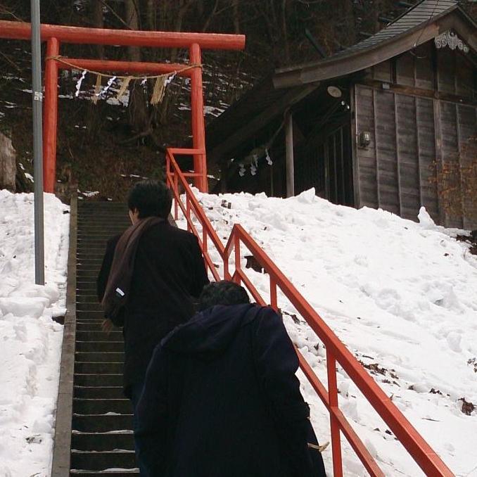 yuhi2000's profile picture. 表現者。(作編曲とピアノ、Gtも弾く)音楽講師をしつつ某音楽教室で街の人と触れ合う日々。色々あって辺鄙な精神科に通う。古神道、神社、湧水や石、禅、麦酒、日本酒、白ワイン、骨董、蕎麦、スワローズ愛。感受性が強く繊細。双極Ⅰ型。表現を愛し生きる内省的な日々は悩ましく続く。十二月の旅人に永遠に憧れて…生命を賛美して生き残る。