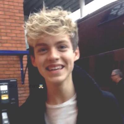 if I get +700 retweets here https://t.co/T8zyjUZqRz my idol will facetime me!!! SO PLEASE RETWEET AND HELP ME!!! thankssss