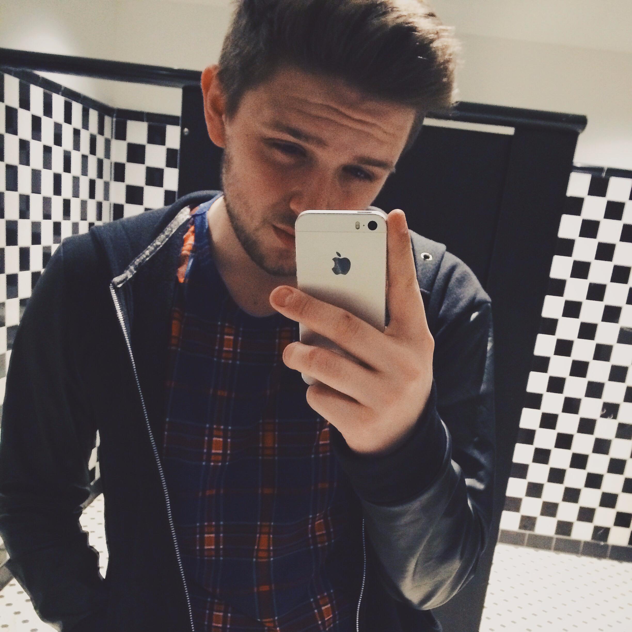 Fxck_Ryaan's profile picture. 17•