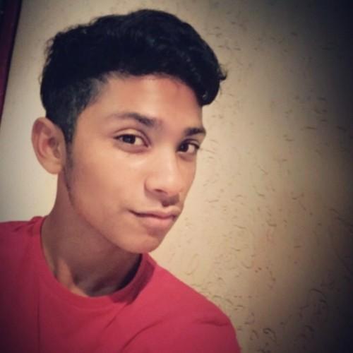 I want to travel the world. I'm a food enthusiast with a passion for music. Fashion and art a way of life ! #LGBT #TeenProblems and I love meeting new people