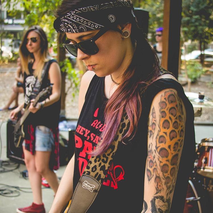 Guitarrista da @constantinerock ;)