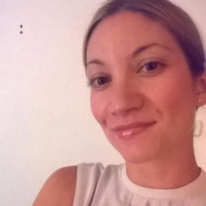Volim moju ljubav najvise na svetu..i sve moje prave frendove, bisere najvrednije! :) :*