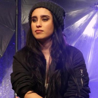 You'd be rich if looking good was your profession, Think im in love cause you so sexy, Boy I ain't talking bout you, I'm talking bout my own reflection