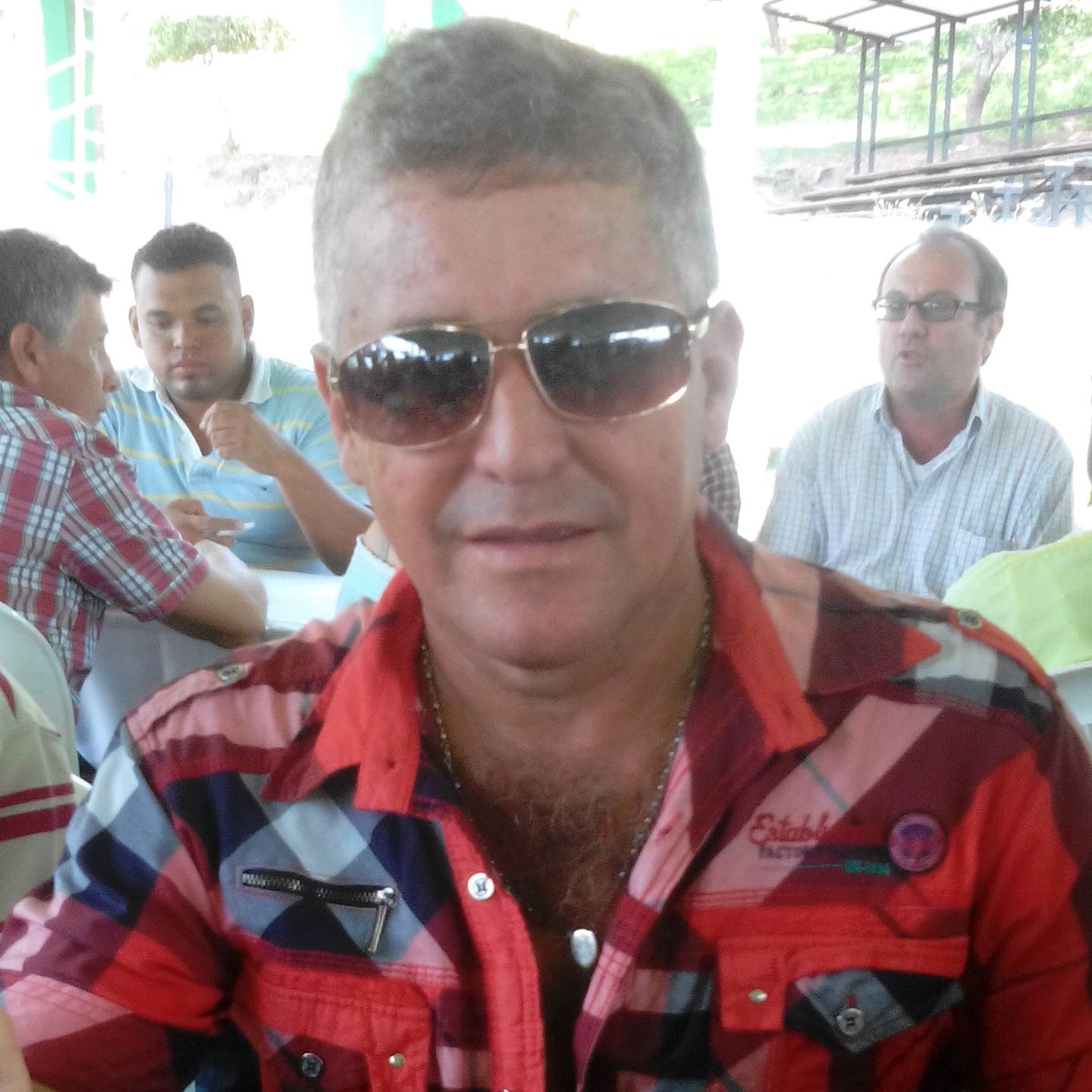 Periodista, productor y empresario artistico