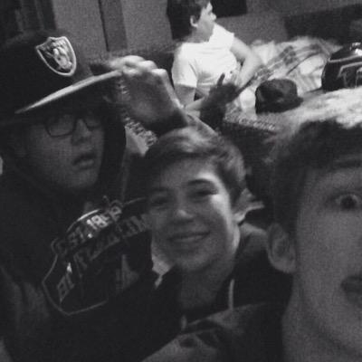 hennideppe_tv's profile picture. 1⃣ - twitch: hennideppe00