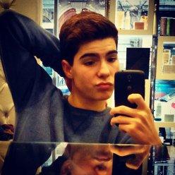 chica a la que le gusta el kpop, los auryn b a.p y sobre todo Gemeliers.