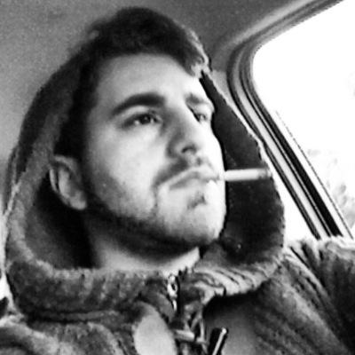 No hagan caso de mis fotos me chaparon en mi peor angulo. Soy mas guapo en persona. no mensajes directos