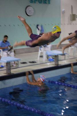 Nadador del club Fuengirola Swiming Team , chaval de 16 años, rociero, carnavalero, taurino, cordobes, cofrade a tope y ESPAÑOL.