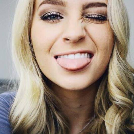 joven , rubia, con ganas de divertirse :)