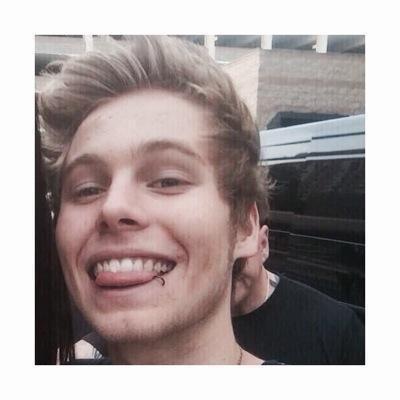 please help me to get luke / 4 on @harroldsqueen ✧ i can help you with niam / 5 + band / 4 ✧