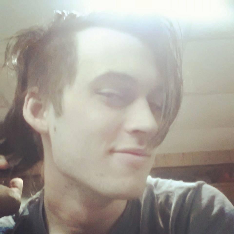 TheStephenFries's profile picture. laid back ✌ daily tokin' ☁ hat sewing ✄  music experimenting ♫ student ✎ ✐ Instagram: @TheStephenFries