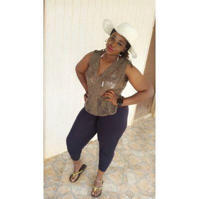 iamprettyzuby's profile picture. smile .