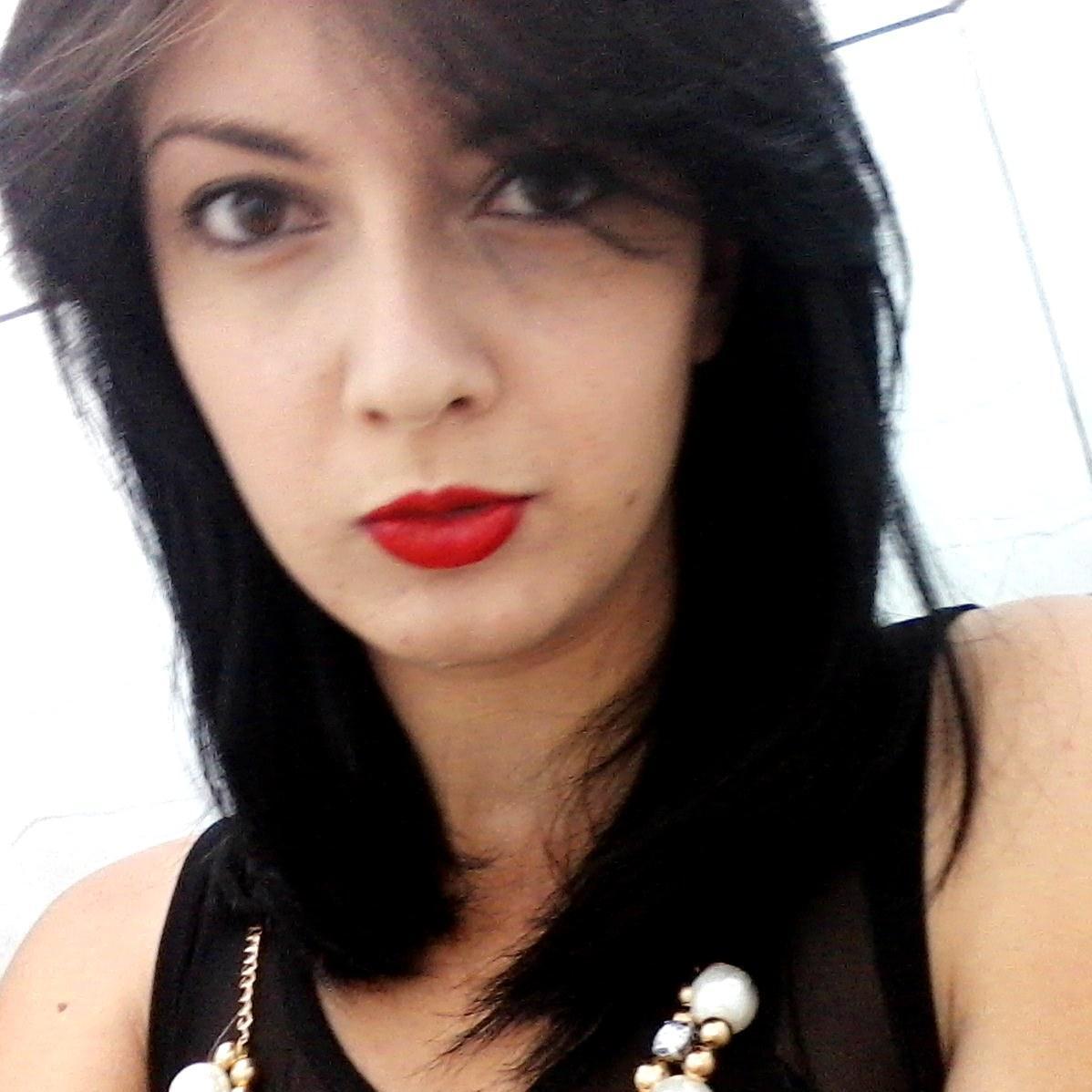 Velocidade proibida to fora..
Vaidade excessiva nem rola..
Liberdade garantida da hora..
Vou tocando a minha vida
Vambora...