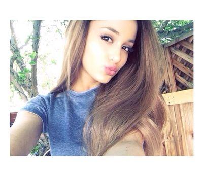 • I love Ariana grande •Seguitemi ricambio!
