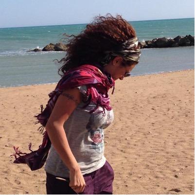 Musica, buoni libri, lo yoga, i miei amici, la danza e scrivere…ah e Napoli of course