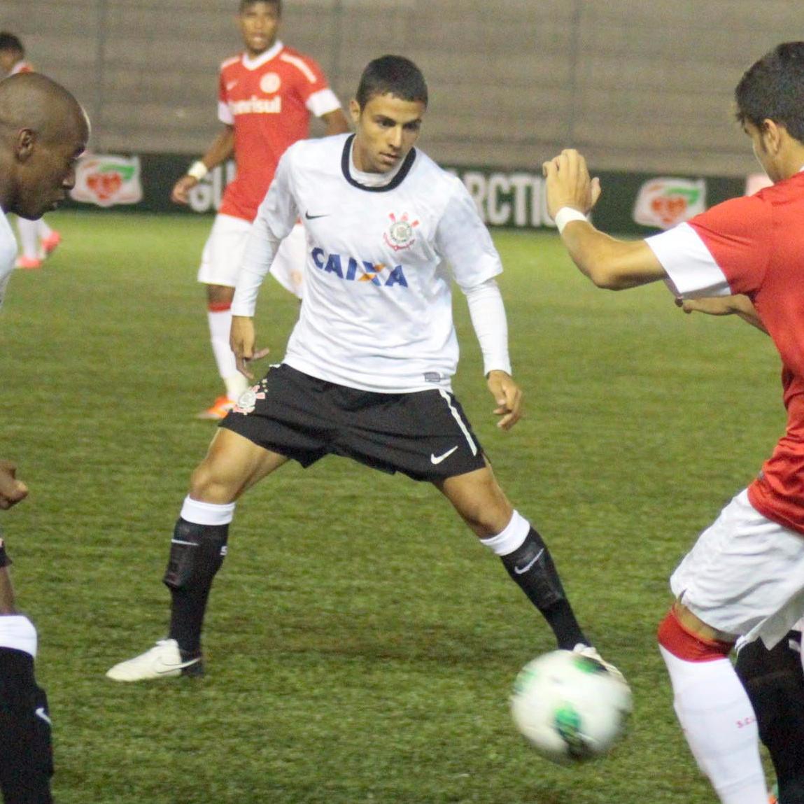 Sempre Feliiz , e buscando meus objetivos .. Meio Campo do Sport Clube Corinthians Paulista e Atleta de Cristo . Sempre com muita ousadia&alegria (:
