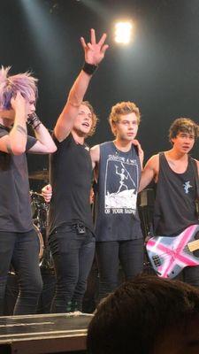 Can you please follow @be4reject she follow back