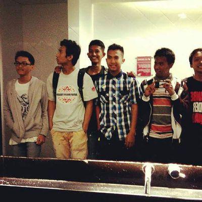 Ari933Melfloat's profile picture. Tini ♥