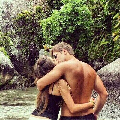Escribo tus pensamientos mas románticos, dedicados a las personas que amamos. RT si te sientes identificad@.
