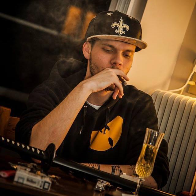 Alex_Daydreamah's profile picture. Producer, Raper, Physician, Performer, Artist, Author, Anime and good food lover