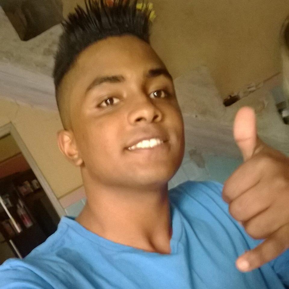-Pra quê dinheiro?Se o que eu mais quero não tem preço & eu Nasci Pra Ser Feliz E Não Perfeito!