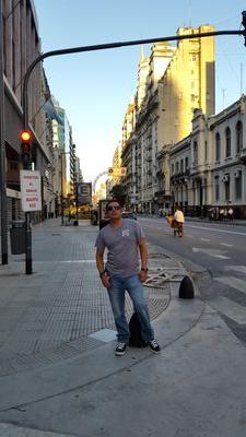 Me considero un ser humano leal, sincero un buen amigo ,tengo a un rebelde  dentro de mi, pero tengo metas,la pasion y el amor por los que amo rige mi vida.