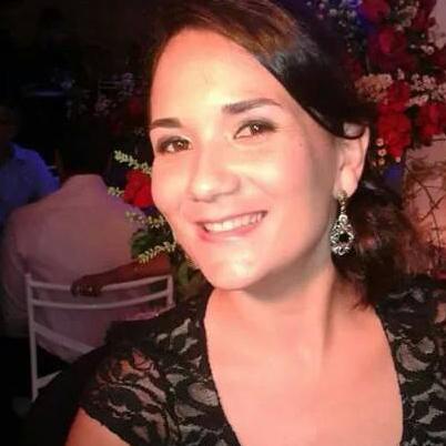 Sou como você me vê.
Posso ser leve como uma brisa ou forte como uma ventania,
Depende de quando e como você me vê passar.Simm Estudante de Adm.