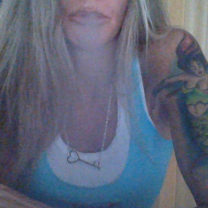 Im a cool ass hippy bitch that don't take no shit and looks good doing it  LEGALIZE IN 2016 KIK ME MERMAIDTAT