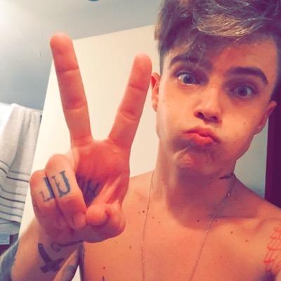 love_castagnoli's profile picture. 1 ano amando eles,e não me canso de amar. flyerforever❤️estou de volta ❤️