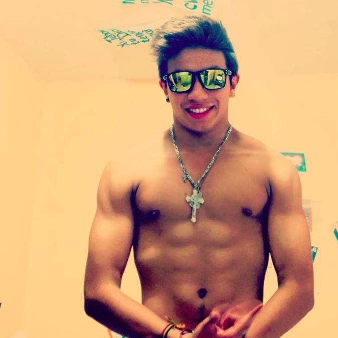 La vida es una , una es la ocasión y una que otra la oportunidad de hacer ele gante el motivo de vivir  Add me.
http://t.co/BKmXY6ijwP