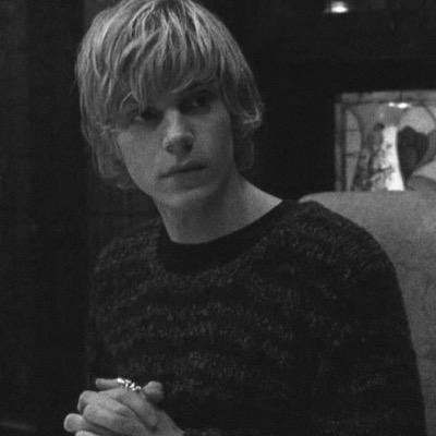 KitWalkerARP's profile picture. no, i dont have a gun.