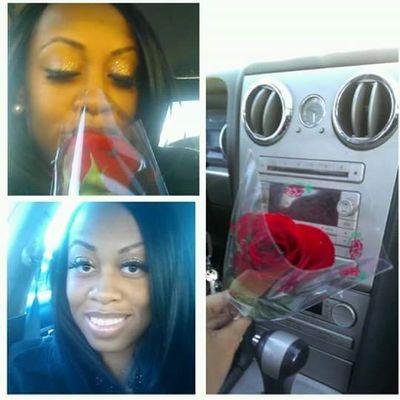 MomMovement's profile picture. 