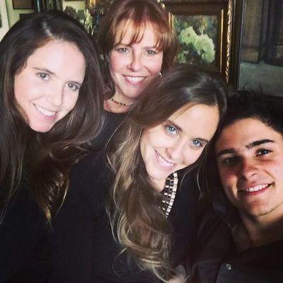Amo a la hermosa familia #SchusterPico @SchusterOk @Consups90 @CataSchusterP @ConsuSchuster siganos esta pagina esta dedicada para ustedes con mucho amor