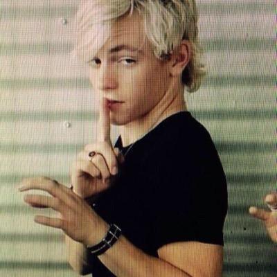 Gossip girl here, your one and only source into the scandolous lives of the R5 Family.