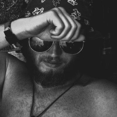 fxckzakariyya's profile picture. Chill dude. Life's a garden, dig it. ✌️