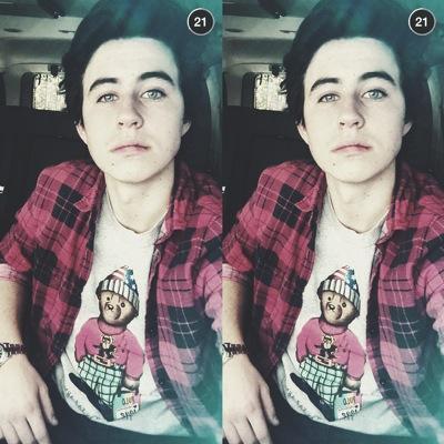 Nash Grier has blue eyes i wonder what else be has ❤️